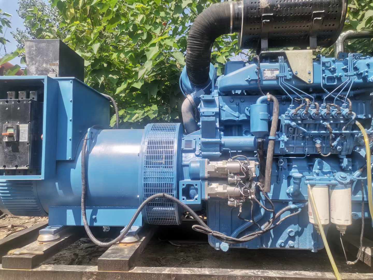 余江详细说明降低 800kW 柴油发电机输出电流波动的方法