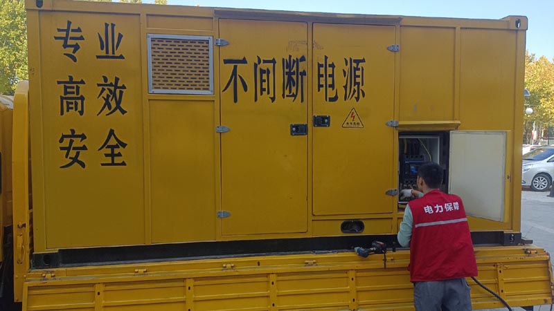 余江柴油发电机组和UPS电源配合使用时，如何避免切换过程中的电力中断？